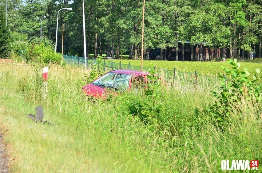 Czołówka dwóch samochodów pod Oławą          