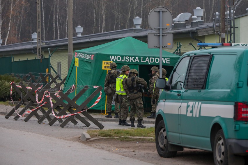 Uwaga, mobilizacja do wojska! Rezerwiści wezwani nocą na ćwiczenia. Zjeżdżają się do jednostki w Rząsce [ZDJĘCIA] 20 11