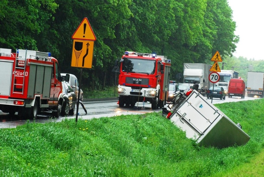 Wypadek w Jarocinie: Zderzenie czterech aut. Trzy osoby...