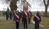 Rocznica powstania Armii Krajowej – patrona Szkoły Podstawowej w Cieszkowach. Uroczysta msza i przedstawienie. Zobaczcie zdjęcia