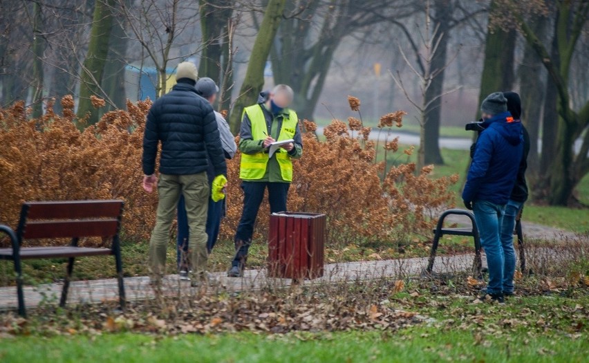 W niedzielę (13.12) w parku przy ulicy Obywatelskiej trwały...