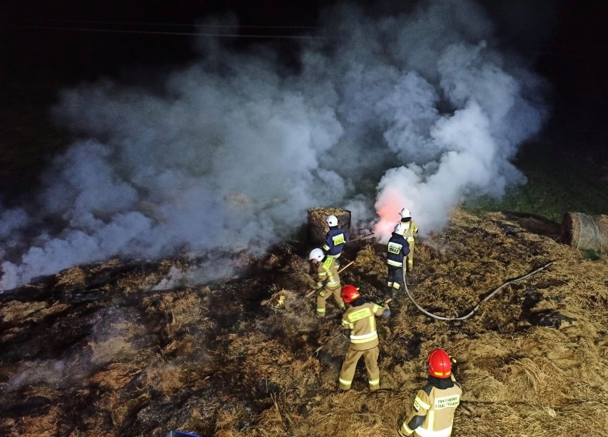 Kolejny pożar balotów siana w Lipie w gminie Ruda Maleniecka. Czy to seria podpaleń?