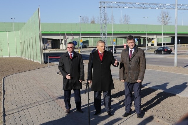 Otwarcie ul. KleebergaUlica Kleeberga to fragment tzw. Trasy Generalskiej, która stanowi północną, główną obwodnicę Białegostoku. Biegnie z zachodu na wschód i łączy tranzytowe drogi krajowe prowadzące do granic z Białorusią i Litwą. Z trasy korzystają m.in. ciężarówki jadące tranzytem przez Białystok.http://get.x-link.pl/433ec616-582c-1317-efcb-caf037c07c2d,8a66f11b-51a4-30e2-6a7b-1fd6d2d64a53,embed.htmlhttp://get.x-link.pl/433ec616-582c-1317-efcb-caf037c07c2d,5ad949f9-d441-9fd7-ed48-3125de0b4799,embed.html