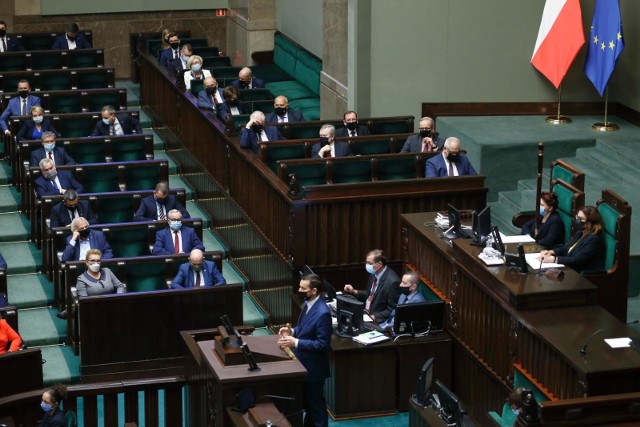 Premier Mateusz Morawiecki w czwartek rano zabierze głos w sprawie budżetu UE oraz braku publikacji tzw. ustawy covidowej- poinformowała marszałek Sejmu Elżbieta witek.