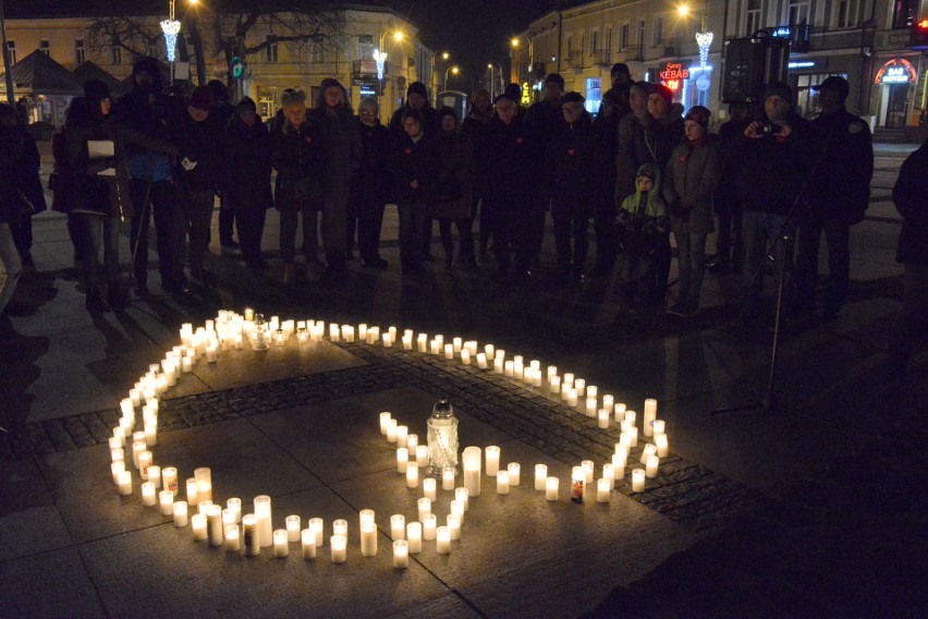 Rocznica śmierci prezydenta Gdańska Pawła Adamowicza. Serce światła z Rynku w Kielcach (ZAPIS TRANSMISJI)