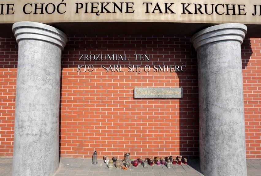 Gdańsk: Pomnik ofiar pożaru w stoczni jest w fatalnym stanie mimo niedawnego remontu
