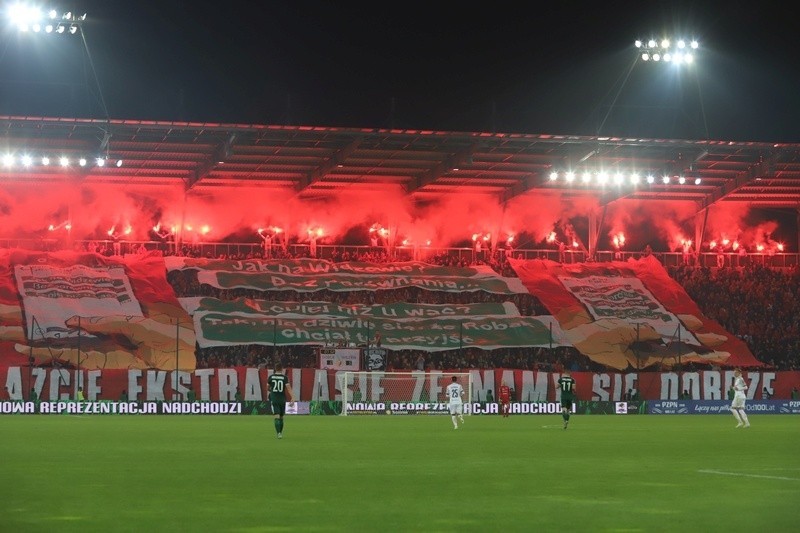 Zadymy na meczu piłkarzy Widzewa ze Śląskiem Wrocław. 27 osób zatrzymanych  [ZDJĘCIA]