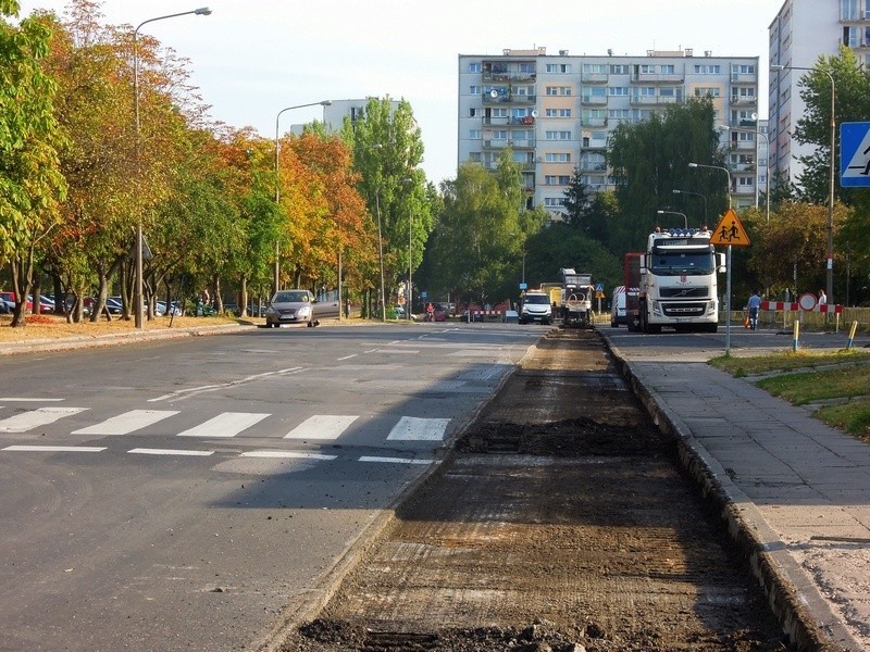 Drogowcy na początek sfrezowali fragment jeden nitki.