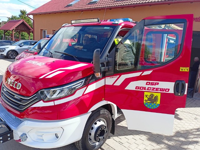 Lekki samochód ratowniczo-gaśniczy marki Iveco garażuje od kilku dni w wyremontowanej remizie strażaków Ochotniczej Straży Pożarnej w Gołczewie.