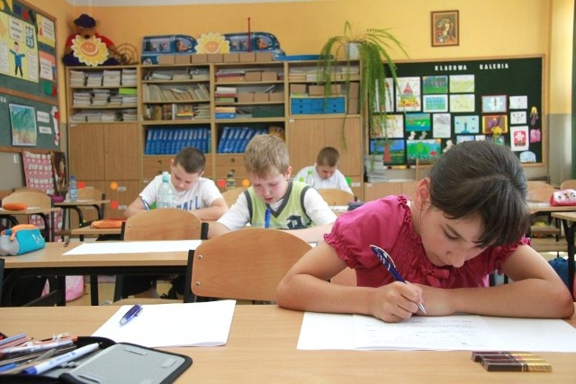 Tegoroczny sprawdzian trzecioklasisty w szkole podstawowej numer 33 w Kielcach.