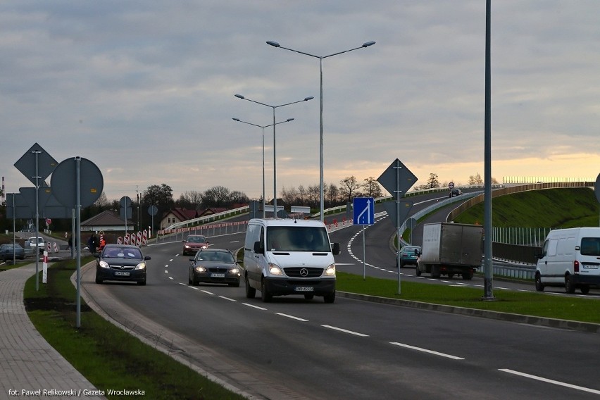 Nowy odcinek Wschodniej Obwodnicy Wrocławia otwarty. Niektórzy jadą pod prąd (ZDJĘCIA, MAPA)