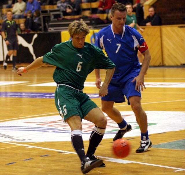 Z lewej Mirosław Szymkowiak - gwiazda Amber Cup 2008, obok Daniel Kaniewski - organizator turnieju.