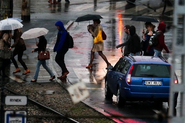 Na środowy wieczór synoptycy zapowiadają burze i opady gradu