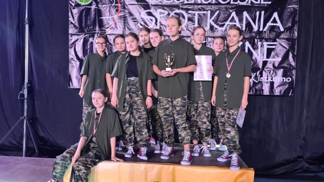 Formacja dzieci Kosmosu z Białobrzegach podczas ogólnopolskiego turnieju tanecznego w Grójcu wygrała w swojej kategorii wiekowej.