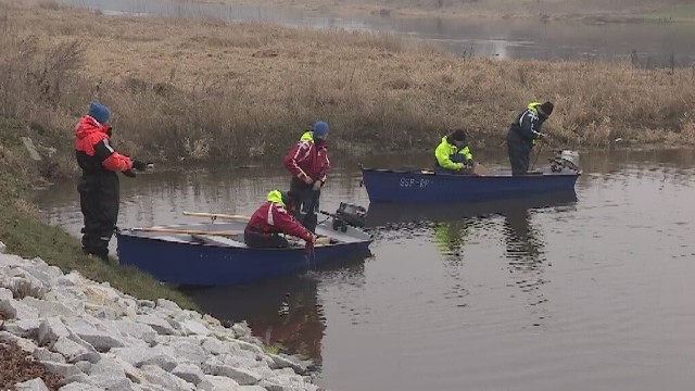 Tożsamość kobiety nie jest jeszcze znana, jednak może to być Ewa Tylman, której zwłok właśnie w tej okolicy poszukiwali płetwonurkowie.