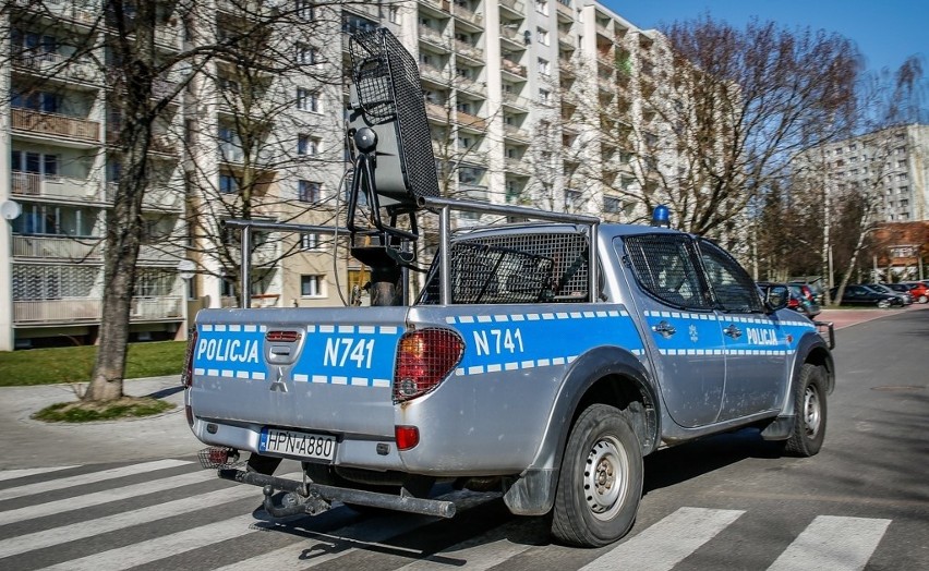 "Zostańcie w domach" - apeluje policja