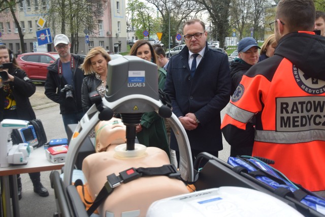 Dzięki pieniądzom przekazanym z budżetu miasta do radomskiego pogotowia trafił nowoczesny sprzęt medyczny.
