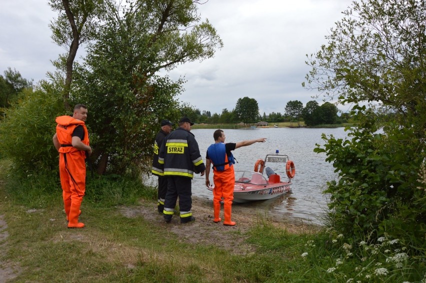 Jezioro Łapalickie 13.06.2018 - wodę zabarwiła dziwna...