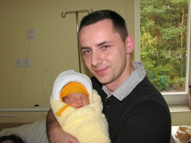 Filip Przywoźny urodził się we wtorek, 18 września. Ważył 56 cm i mierzył 3200 g. Jest pierwszym dzieckiem Justyny i Wojciecha z Małkini