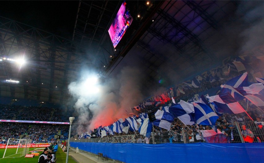 Lech Poznań: Grupa kibiców Ultras Lech przestała istnieć. Kto zajmie się oprawami? Znamy kulisy ataku chuliganów Widzewa Łódź