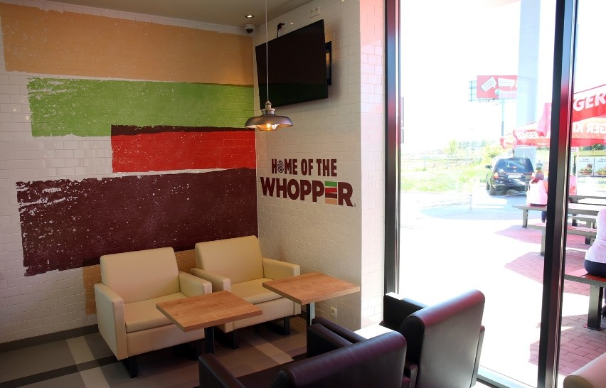 Burger King otworzył pierwszą restaurację drive thru w...
