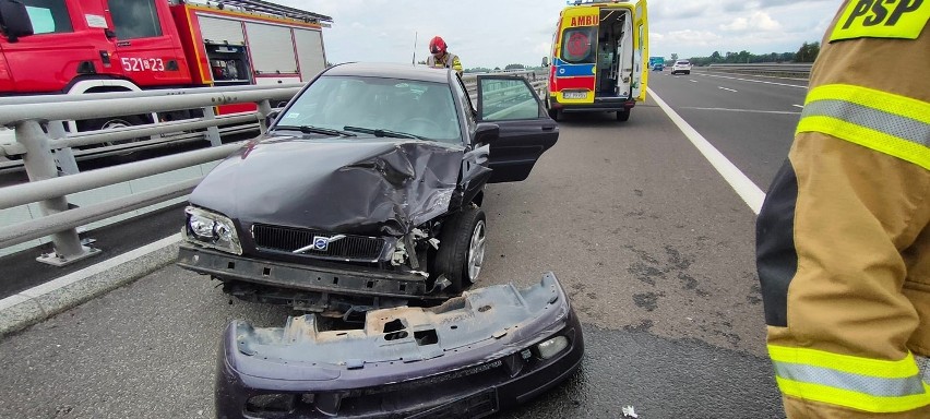 Zderzenie pojazdów na A4. Sześć osób poszkodowanych! [ZDJĘCIA]