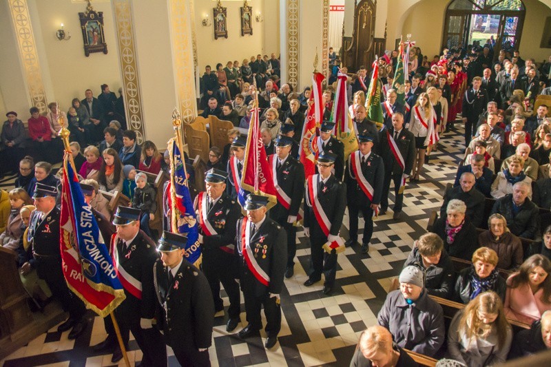 Stulecie Odzyskania Niepodległości w gminie Iwaniska. Świętowano z pieśniami i tańcami patriotycznymi 