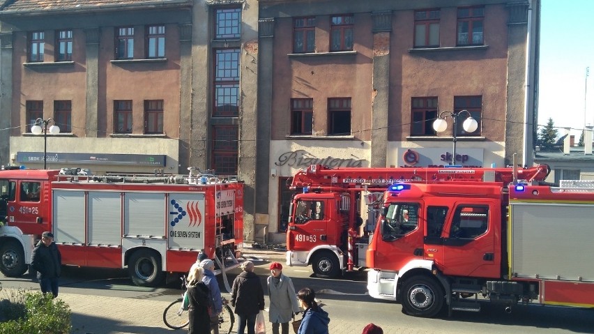 18 osób zostało ewakuowanych w jednym z bloków przy ul....
