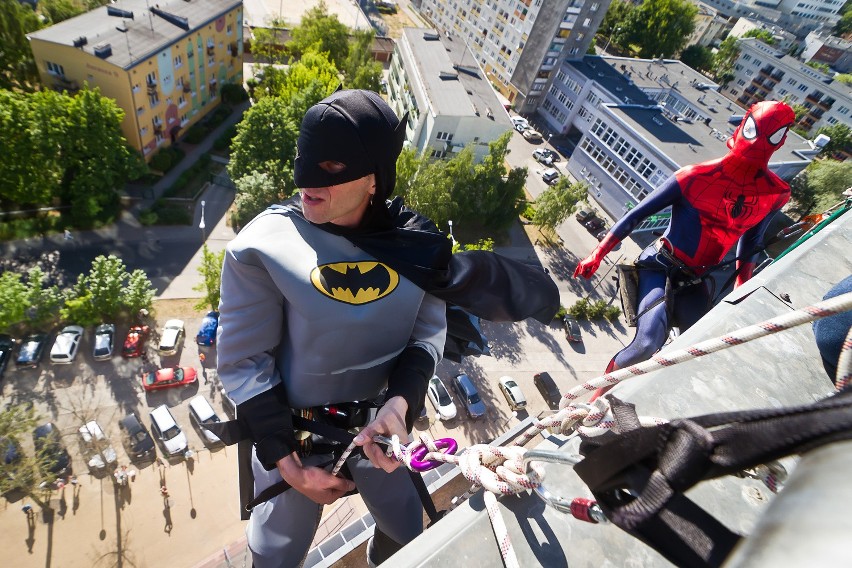 Superman, Batman i Spiderman z misją u chorych dzieci