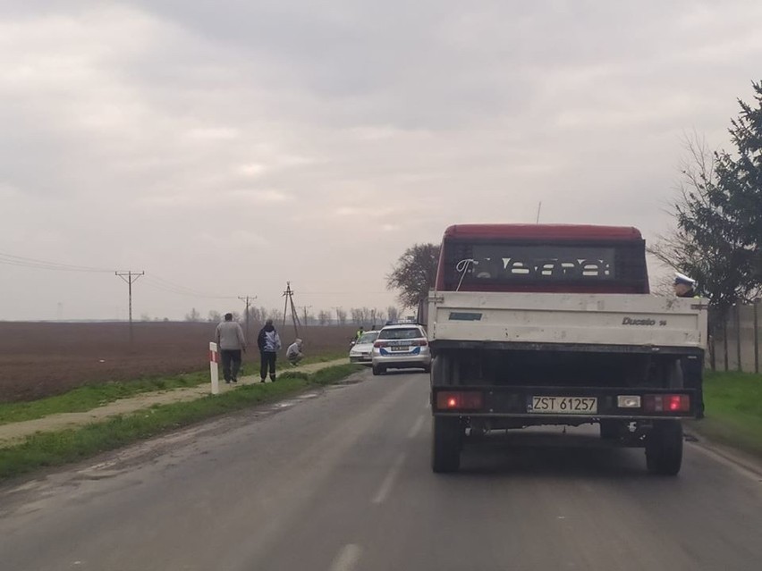 Poważny wypadek niedaleko Witkowa. Ranna kobieta potrącona przez młodego kierowcę 