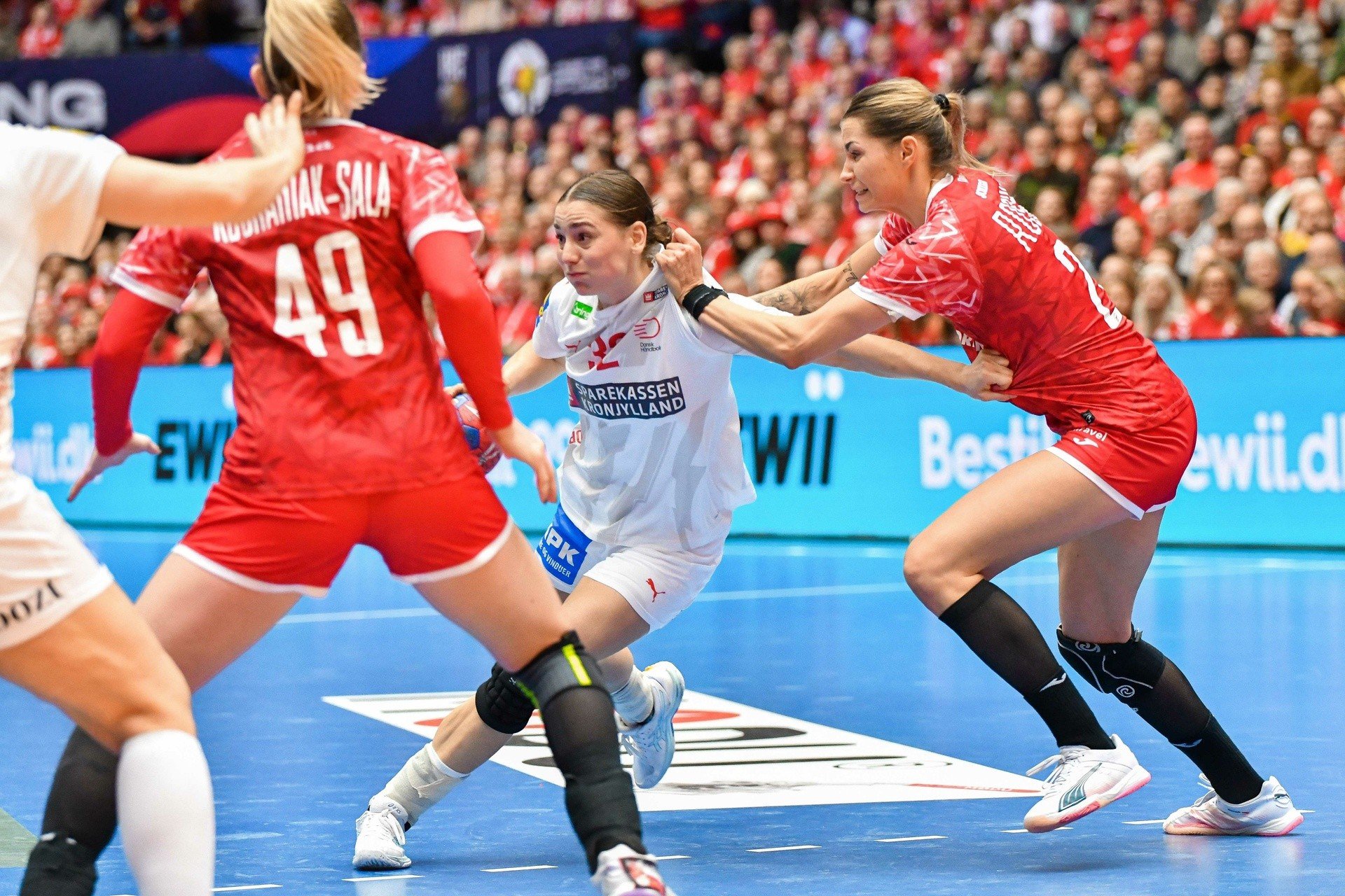 Meci Polonia – România la finalul Campionatului Mondial de handbal feminin 2023