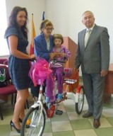 Ania Dudek ze Skarżyska Kościelnego otrzymała rowerek od fundacji Eco Textil