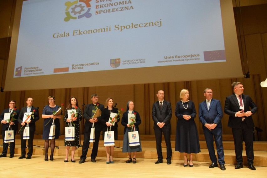 W Kielcach odbyła się Gala Ekonomii Społecznej. Nagrodzono samorządy, instytucje i ludzi, którzy działają na rzecz drugich [ZDJĘCIA]