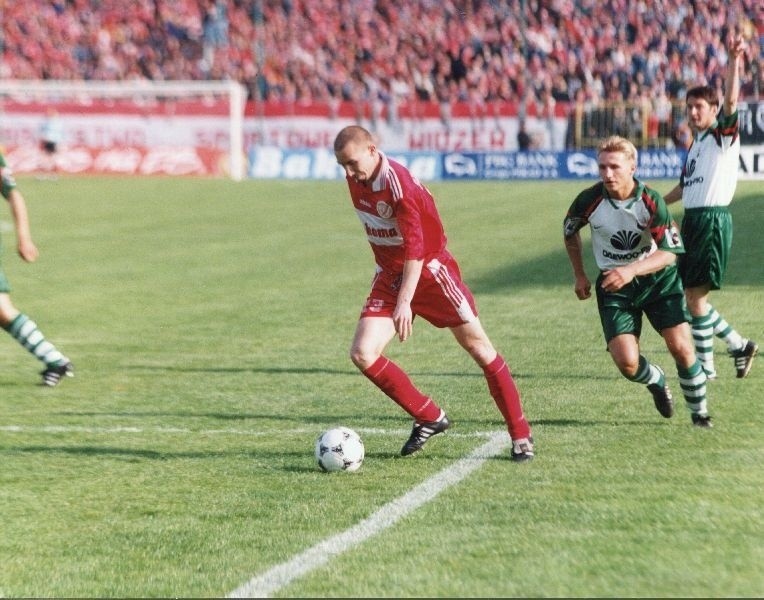 Archiwalne zdjęcia stadionu, piłkarzy, działaczy i kibiców...