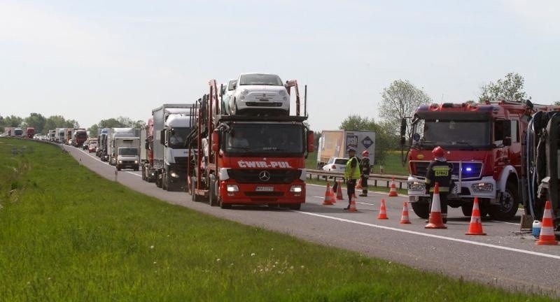 Wypadek na A4. Przewróciła się ciężarówka, 12.05.2015