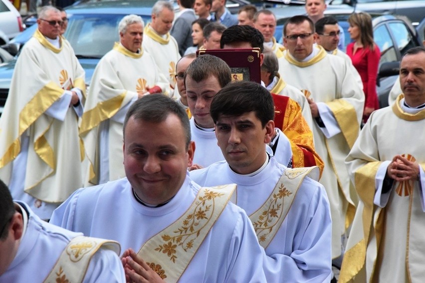 Premier Beata Szydło z mężem przyjechała na święcenia...