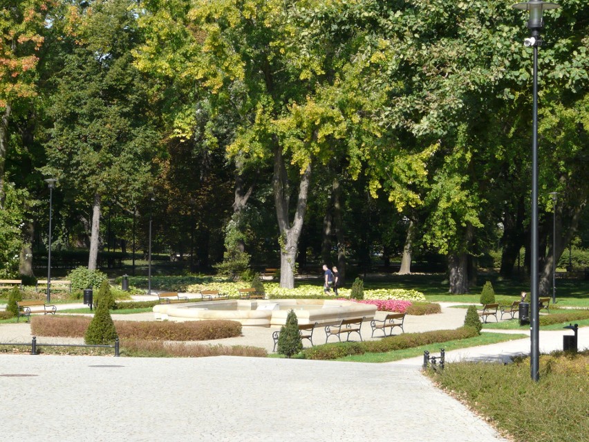 Jesienny park Słowackiego w Pabianicach ZDJĘCIA