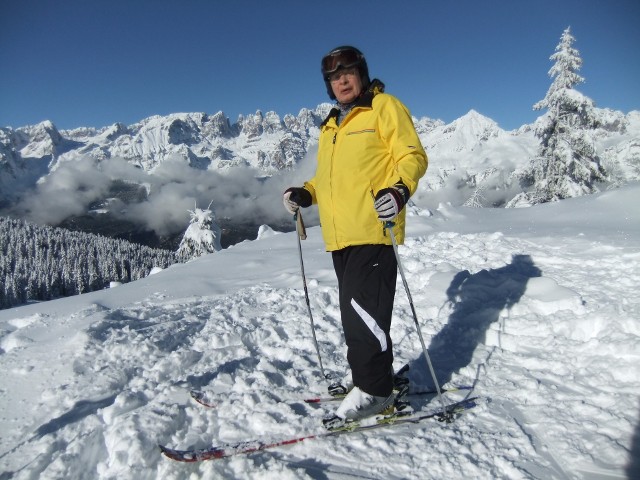 Do ulubionych form aktywnego wypoczynku profesora Jana Skokowskiego należy jazda na nartach. W Alpy, gdzie zrobiono to zdjęcie, już nie jeździ, ale często bywa w Wieżycy