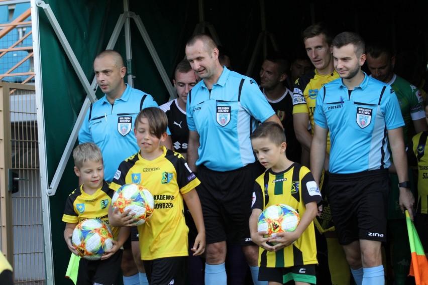 3 liga. Siarka Tarnobrzeg przegrała na własnym obiekcie z Koroną II Kielce 1:2. Arbiter rozdawał kartki na prawo i lewo [RELACJA, ZDJĘCIA]