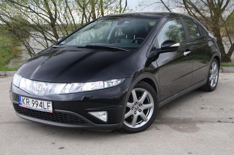 Honda Civic VIII 1.8 i-VTEC hatchback - popularne UFO jest...