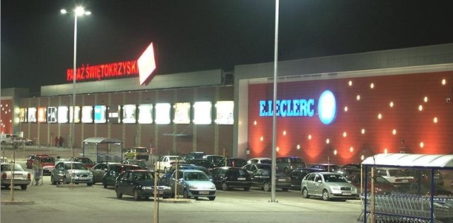 Butiki w Pasażu Świętokrzyskim w Kielcach na osiedlu Ślichowice i supermarket E.Leclerc urządzają dzisiaj, w piątek, Wieczór Gorących Cen.