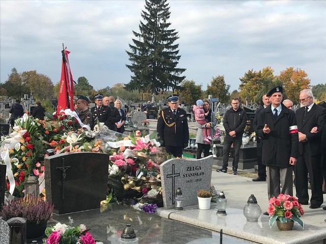 Stanisław Fryziel spoczął na cmentarzu parafialnym w Siennie. Miał 92 lata.