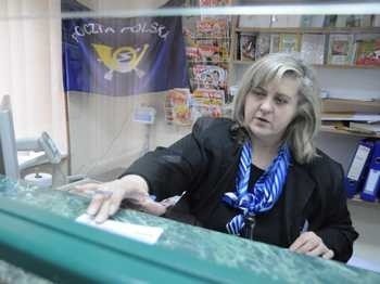 Irena Fikus z poczty w Prószkowie dalej będzie miała gdzie pracować. Placówka zostanie, choć pewnie przekształci się w agencję.