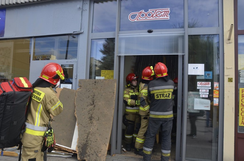 Około godz. 12 strażacy zostali wezwani do pawilonu...