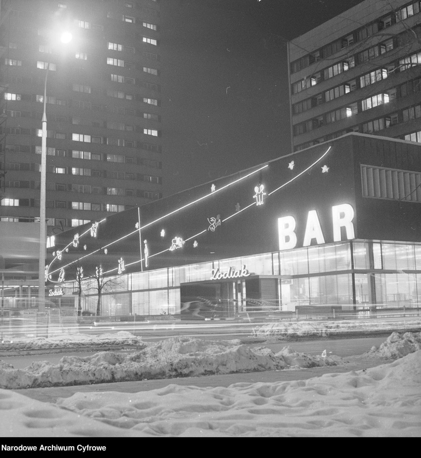 Świąteczne iluminacje barów i sklepów w Warszawie, 1969 r.