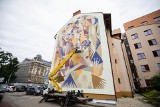 Bielsko-Biała ma mural, który nawiązuje do połączenia miast. Został namalowany obok Ratusza