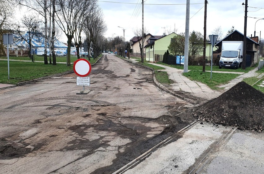 Pora na wiosenne remonty w Ozorkowie. Roboty drogowe wykonywane są na dwóch ważnych ulicach