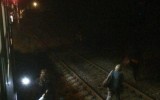 Zabełków: Pociąg stanął w szczerym polu zatrzymany awarią sieci trakcyjnej. Pomagali strażacy