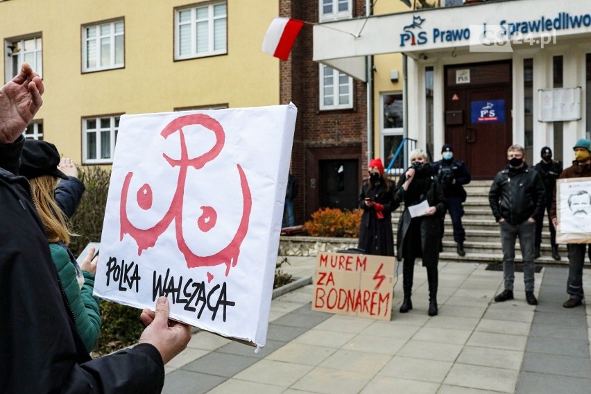 Pikieta "Solidarnie, murem za Adamem Bodnarem!"