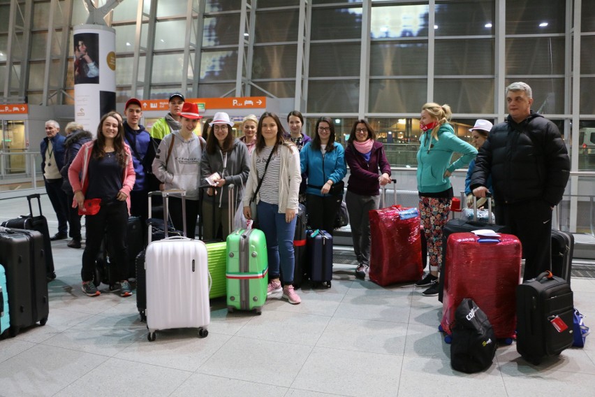 Młodzież z Węgrzynowa poleciała do Panamy na Światowe Dni Młodzieży 2019 [ZDJĘCIA Z LOTNISKA]